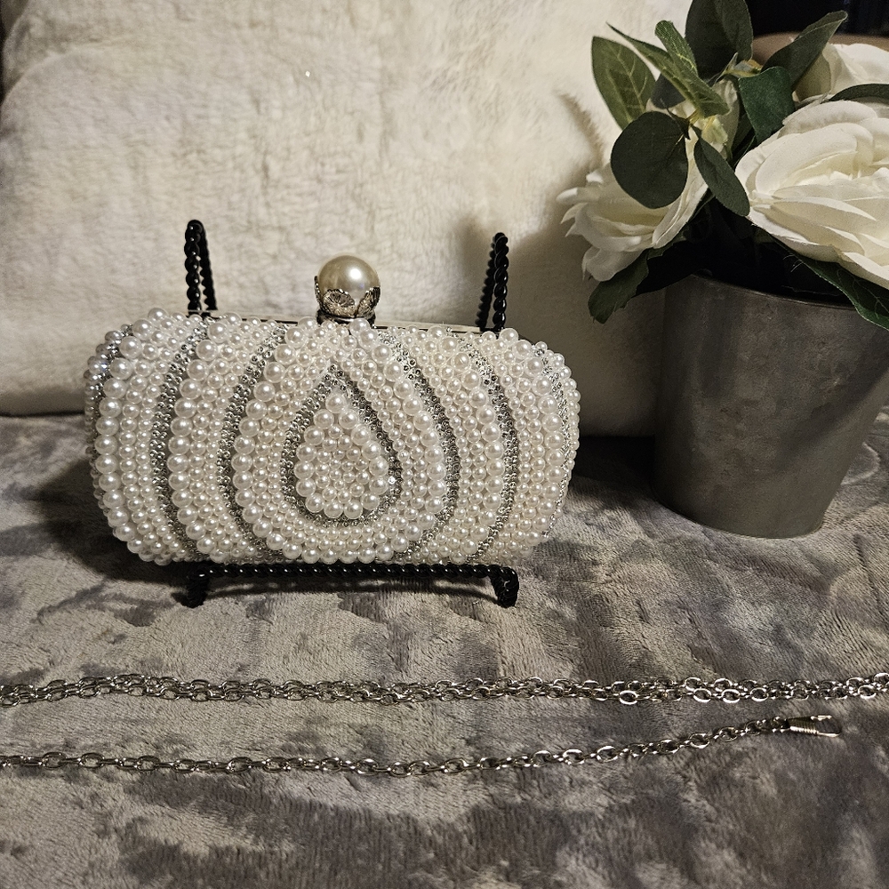 Elegant Pearl Clutch***NWOT***SOLD****